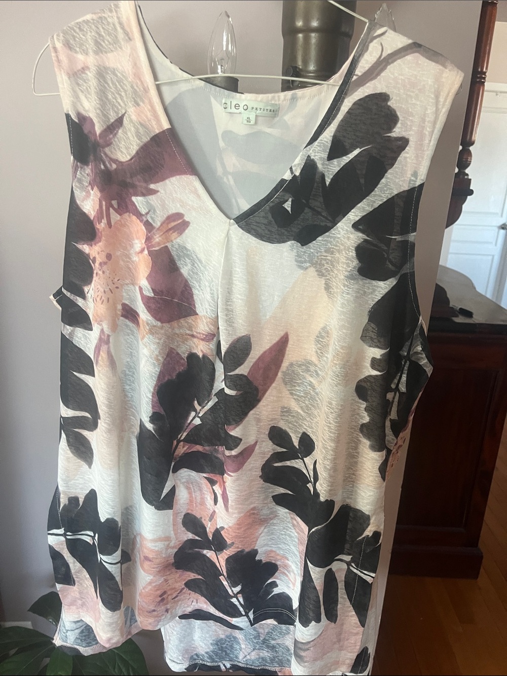 V-Neck Floral Sleeveless Tunic in Black & Blush